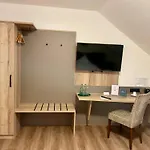 Haus Fliederbusch بوركن