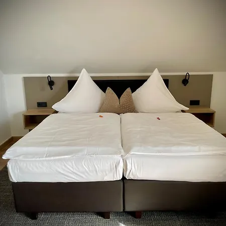 Haus Fliederbusch فندق مبيت وإفطار 3*